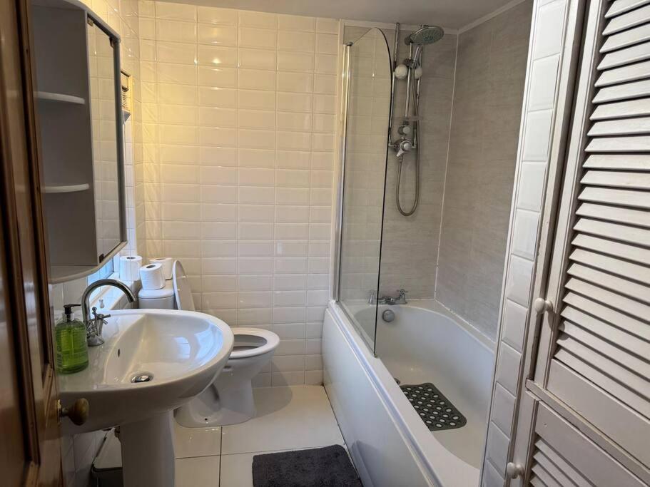 Stylish, Spacious And Central 4 Bedroom House Belfast Buitenkant foto