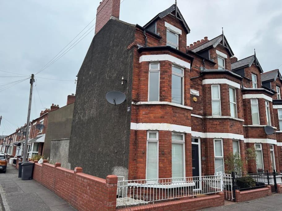 Stylish, Spacious And Central 4 Bedroom House Belfast Buitenkant foto