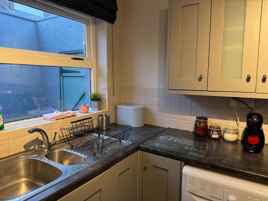 Stylish, Spacious And Central 4 Bedroom House Belfast Buitenkant foto